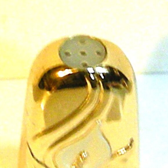 Vintage Salt And Pepper Shakers Calla Lilly Design Tarnish Resistant Japan - Picture 4 of 5